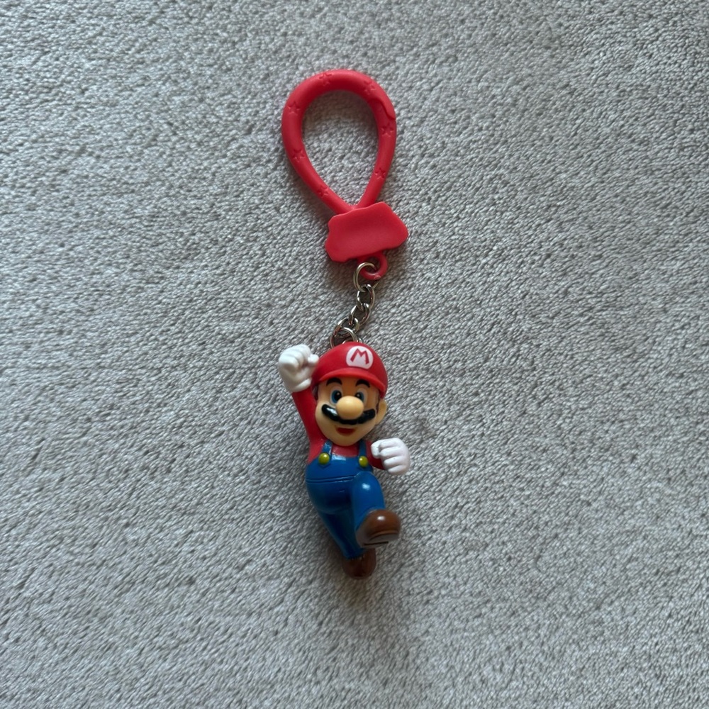 Super Mario Keychain